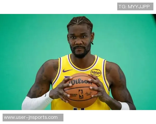 艾顿分享黑皮衣帅照展现独特魅力自律成就与众不同的能量