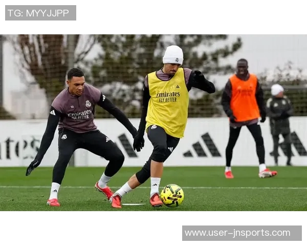 阿诺德伤愈复出入选大名单但缺席西超杯比赛