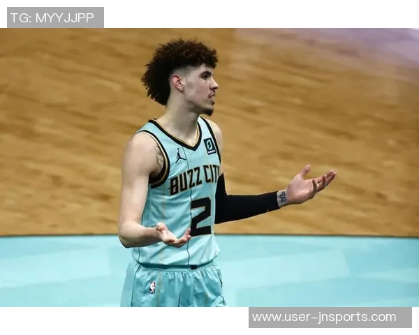 拉梅洛鲍尔三分球火力全开16投10中砍下28分4篮板13助攻1抢断表现惊艳